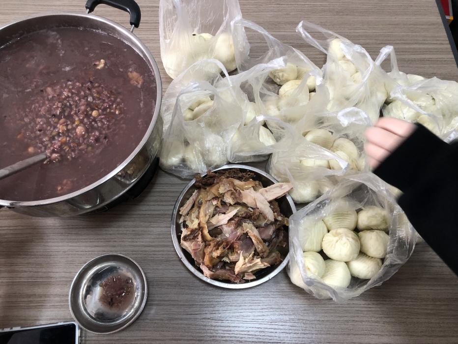 Ipinagdiriwang ng mga Empleyado ng Zemeijia ang Laba Festival