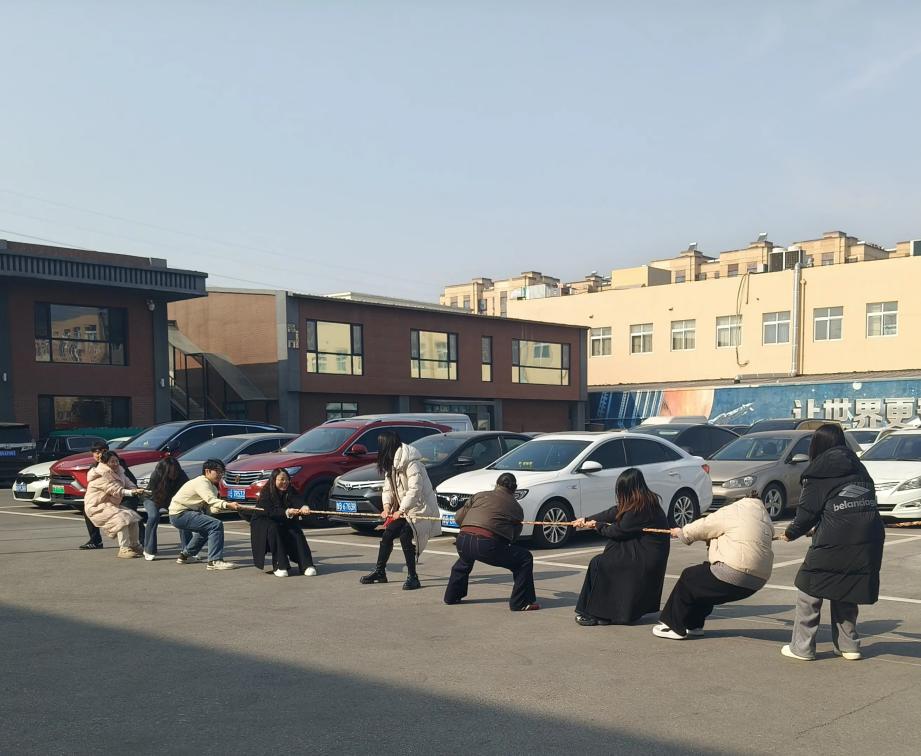 ​Noon Tug-of-War at Jump Rope sa Zemeijia