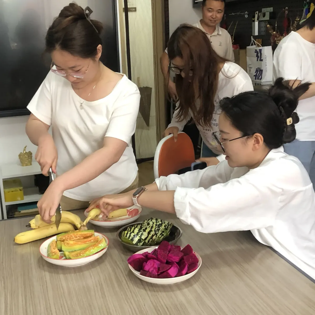 Nagdadala ng Kainitan sa Zemeijia ang Pagtitipon ng Afternoon Tea sa Opisina