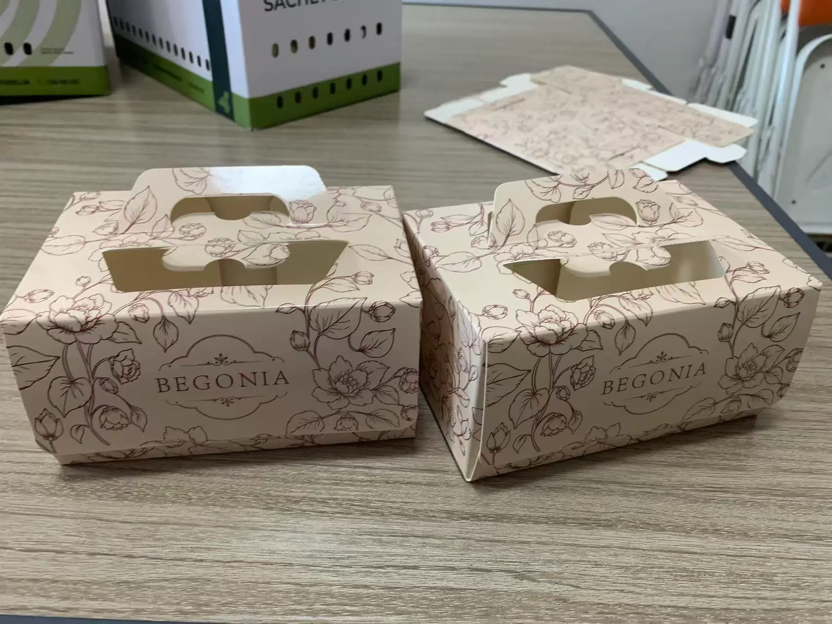 Naihatid na ang mga Sample ng Cake Boxes