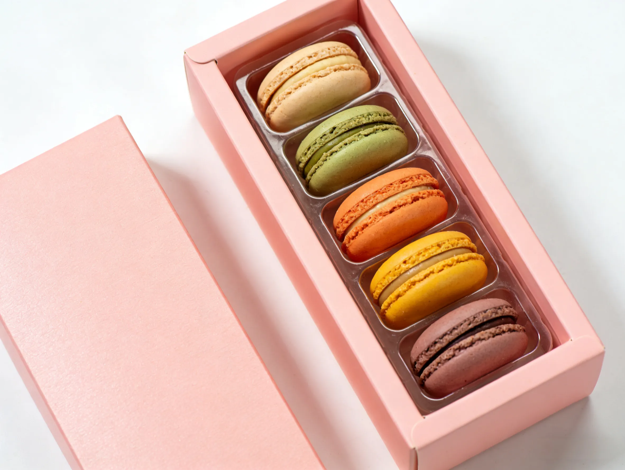 Naka -print na mga kahon ng packaging ng macaron na may divider at window